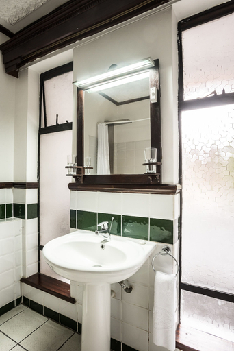 Bathroom 3, The Grand Gables, Dagoretti North