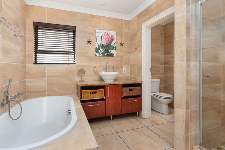 Bathroom 4, Harbour Close 18, City of Cape Town