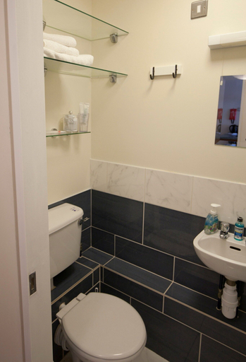Bathroom 3, Toothbrush Apartments - Central Ipswich, Suffolk