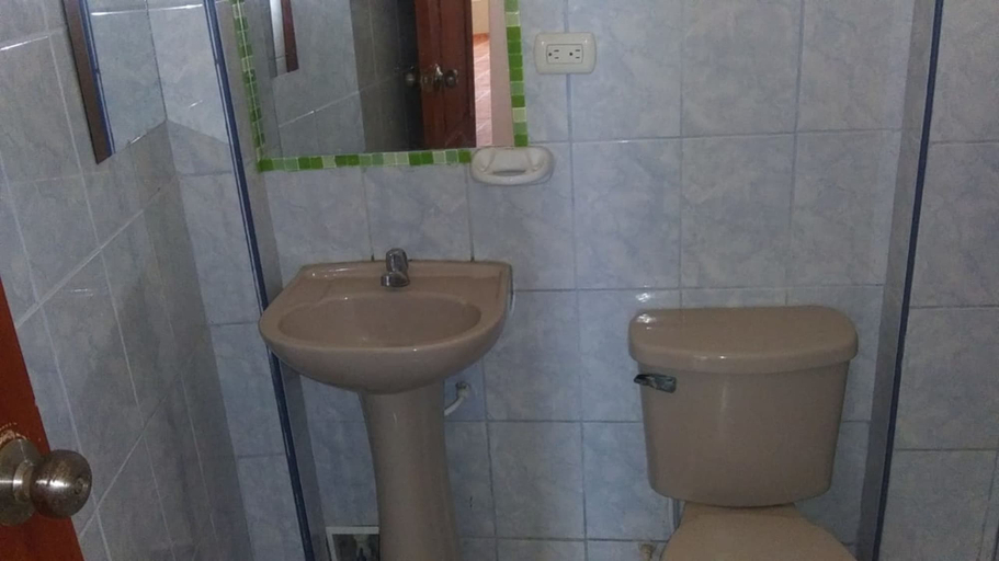 Bathroom 4, House El Canadiense, Contralmirante Villar