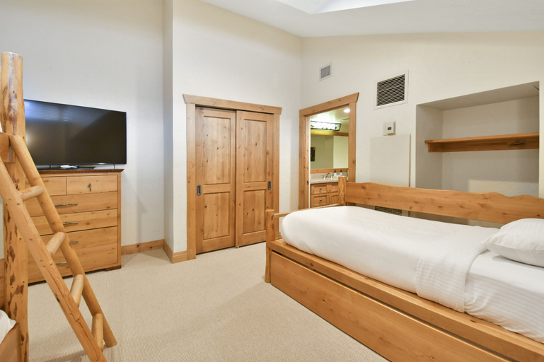 Bedroom 4, Grand Summit Hotel - Canyons Village, a RockResort, Summit