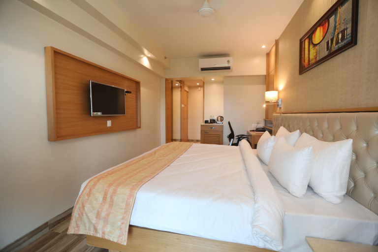 Bedroom 3, Hotel Cliffton, Mumbai Suburban