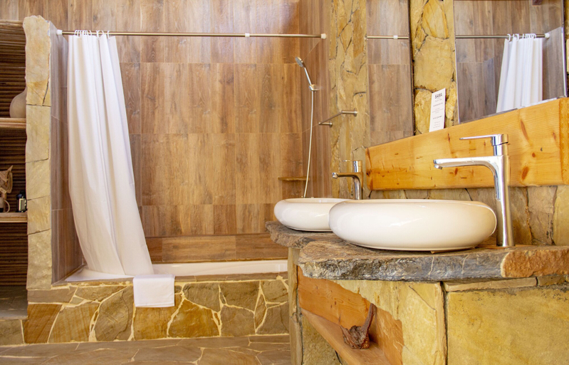 Bathroom 4, Sama Ras Al Jinz, Sur