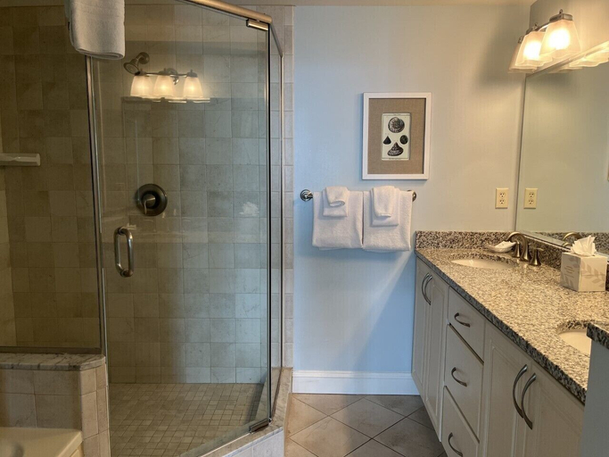 Bathroom 4, Miramar Condominiums, Worcester