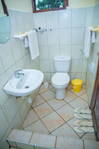 Bathroom 5, Daisy Comfort Home, Kinondoni