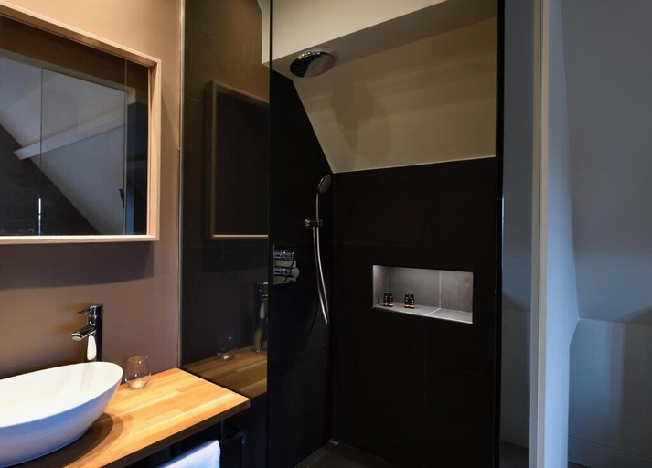 Bathroom 3, Maison Stout, Limburg