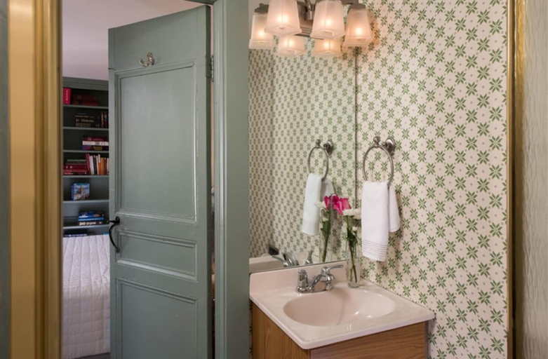 Bathroom 4, Waldo Emerson Inn, York