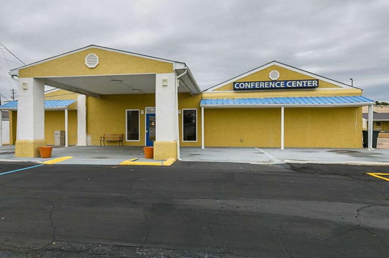 Exterior & Views 2, Rodeway Inn & Suites Enterprise, Coffee