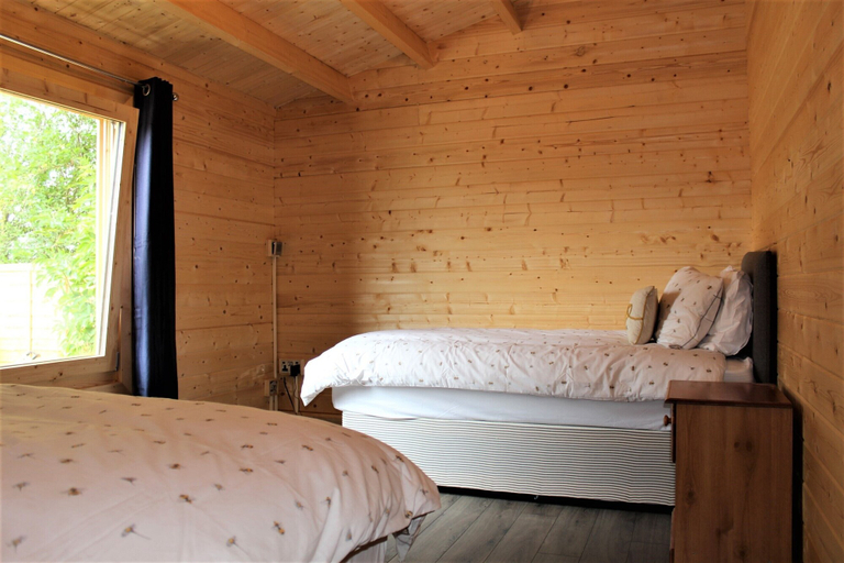 Bedroom 3, Stunning 5-bed Cabin in Ashton Under Hill, Worcestershire