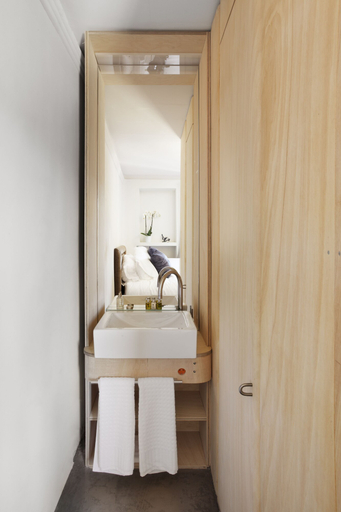 Bathroom 4, Box art hotel, Madrid
