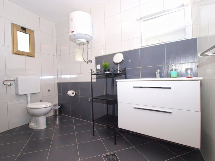 Bathroom 3, Apartment 1401, Vodnjan