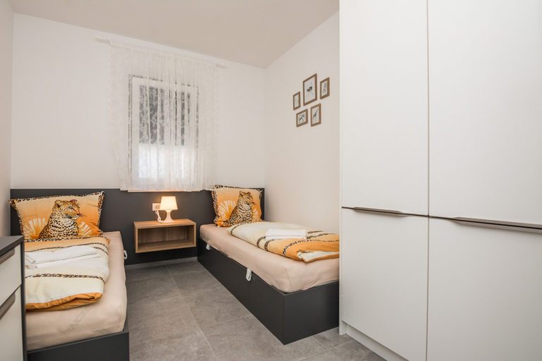 Bedroom 2, Apartment Spanic 1, Vir