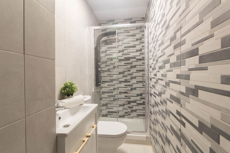 Bathroom, Apartamento Albatros  by Iberplaya, Tarragona