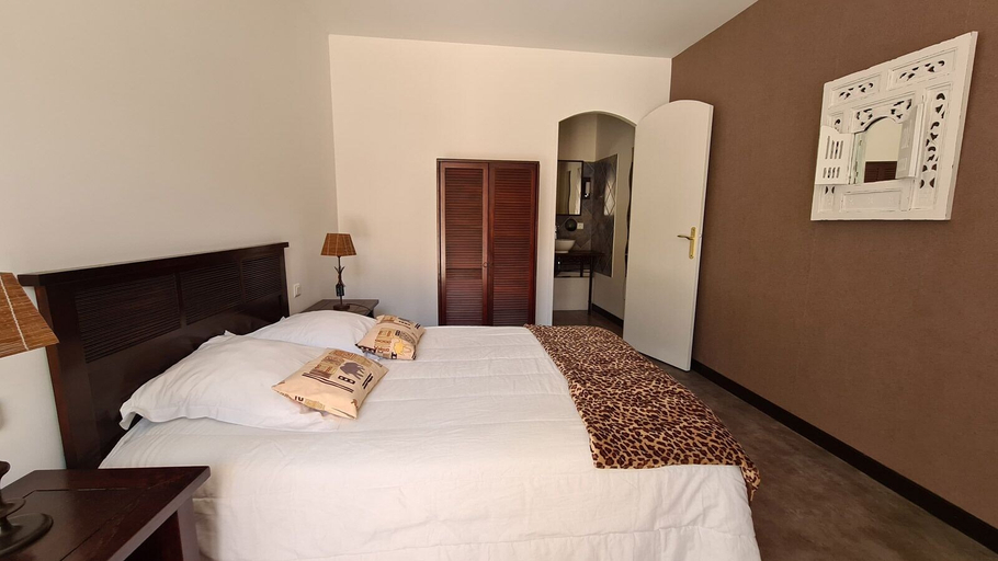 Bedroom 3, Hotel Alysa, Deux-Sèvres