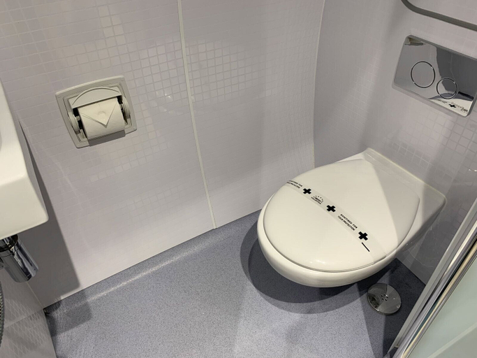 Bathroom 4, Door to the Shore - Seafront Cottages, Aberdeenshire