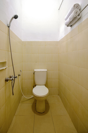 Bathroom 4, OYO 287 Rumah Eyang, Yogyakarta