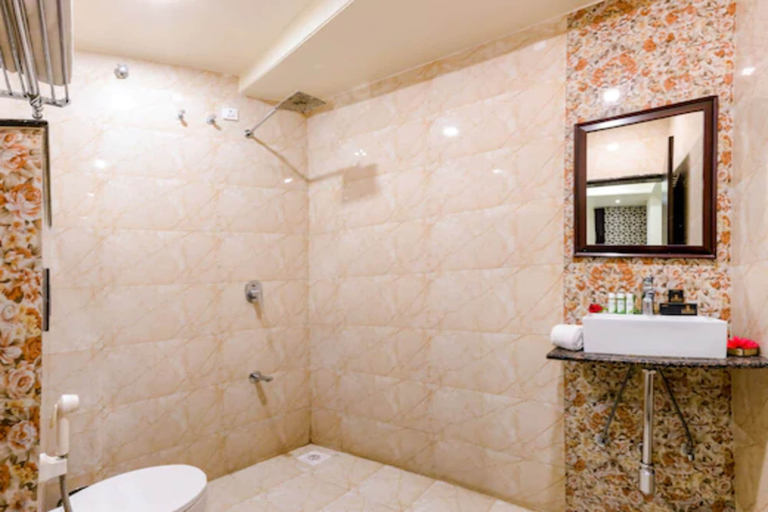 Bathroom 2, Hotel Imperial, Ajmer
