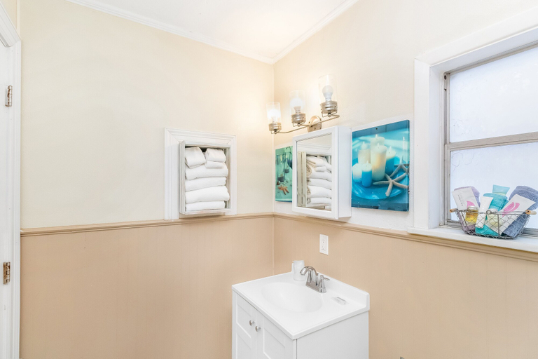 Bathroom 5, Tropic Island Resort, Nueces