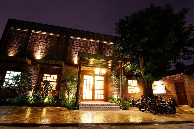 Exterior & Views 15