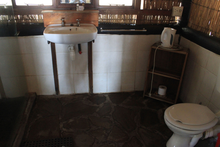 Bathroom 4, Ndhovu Safari Lodge - Campground, Mukwe