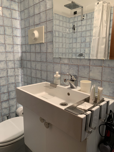 Bathroom 5, Le camere di Bsuites, Parma
