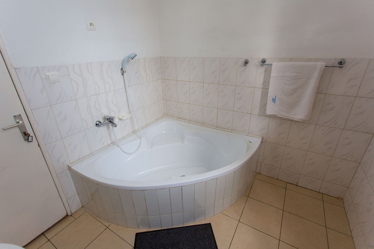 Bathroom 5, Quiet Haven Hotel, Gasabo