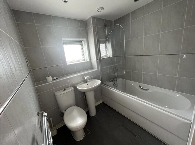 Bathroom 2, Grand Station Suite, Wolverhampton