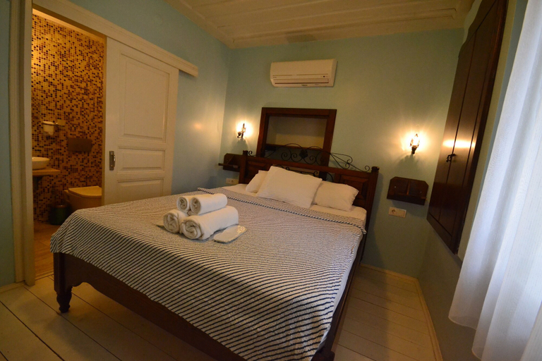 Bedroom 2, Cunda Poseidon Hotel, Ayvalık