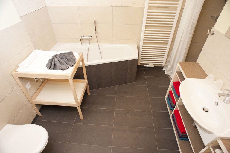 Bathroom 3, Familienhotel Weimar, Weimar