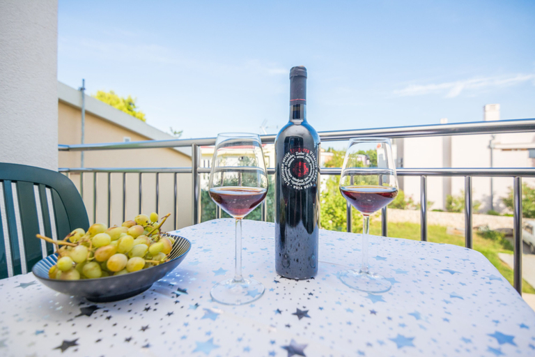 Food & Drinks 5, Apartments Silverstar, Vir