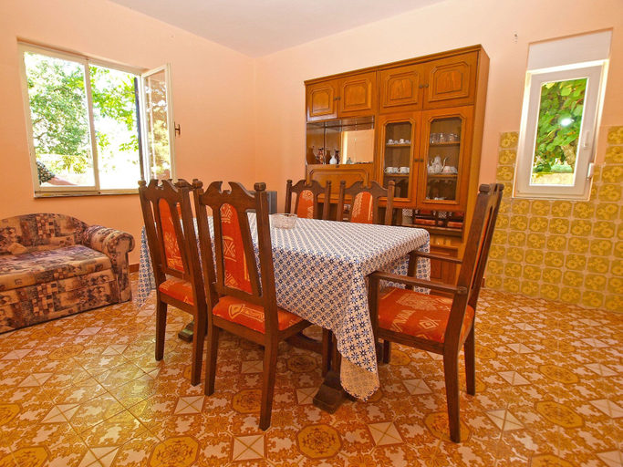 Others 5, Apartment 1157, Pula