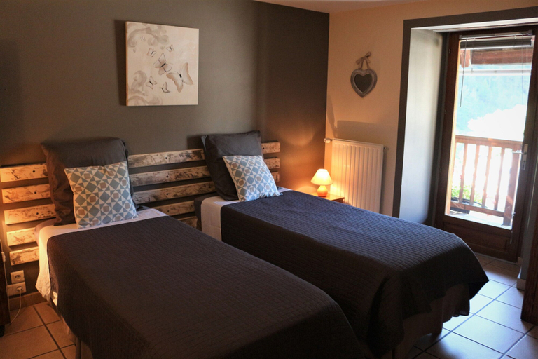 Bedroom 2, Chambre d'hôtes La Jarbelle - Gîte et Spa, Hautes-Alpes