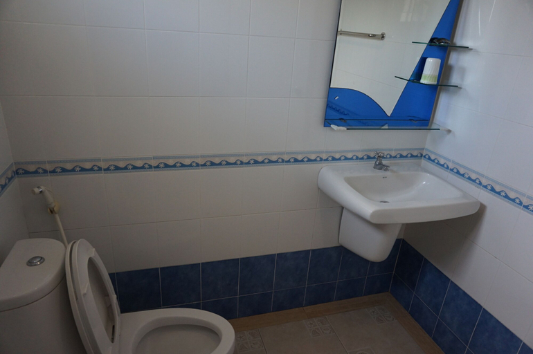 Bathroom 5, Thon Koon Resort, Muang Surin