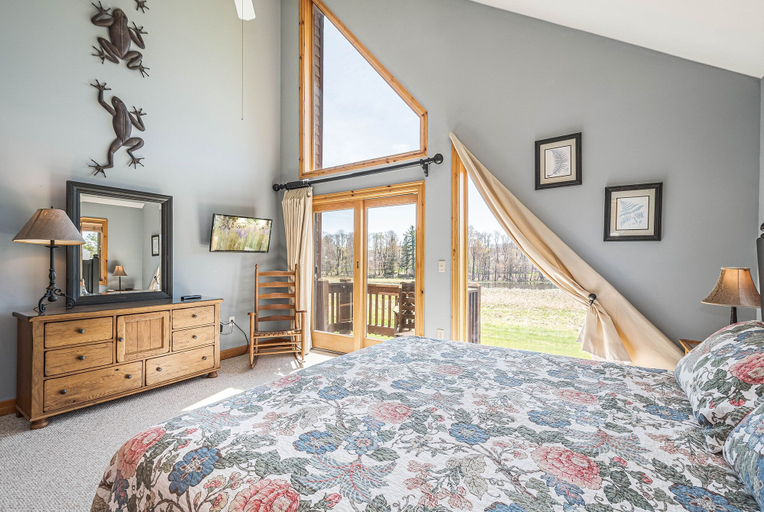 Bedroom 2, Forever Yours, Garrett