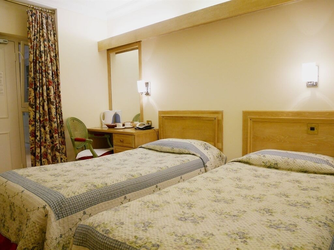 Bedroom 4, Gresham Hotel, London