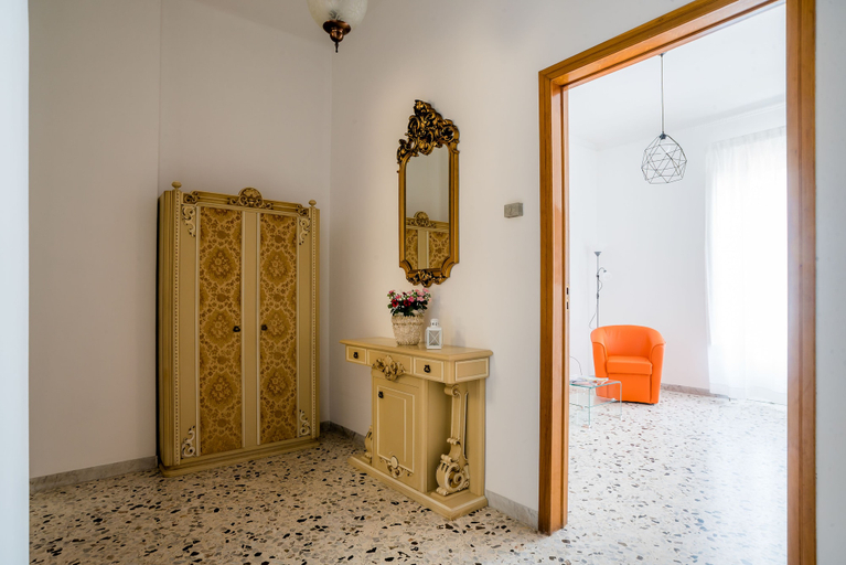 Others 4, Casa Maria, Bari