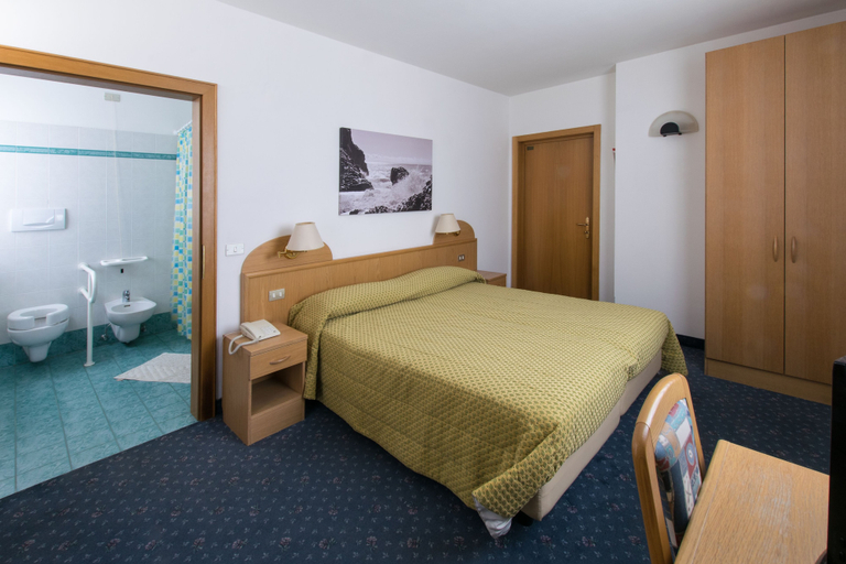 Bedroom 2, Hotel Antica Torre, Trento