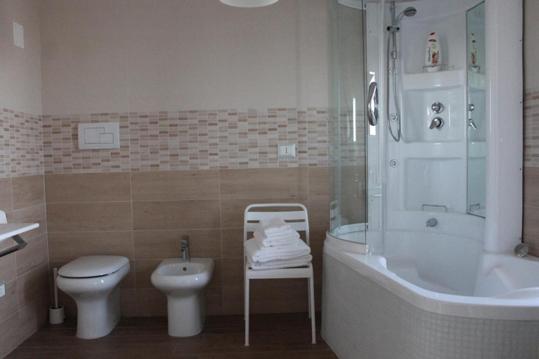 Bathroom 3, Bora B&B, Foggia