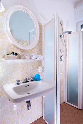 Bathroom 4, Hotel Diana, Rimini