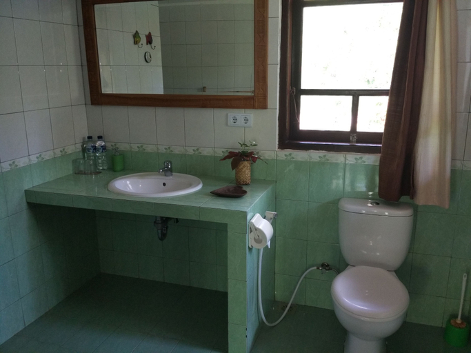 Bathroom 4, Budi Sun Resort, Sikka
