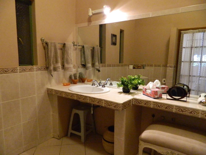 Bathroom 3, Corona Guest Farm, Windhoek Rural