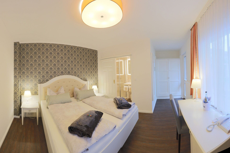 Bedroom 3, Hotel Strandvilla Janine, Leer