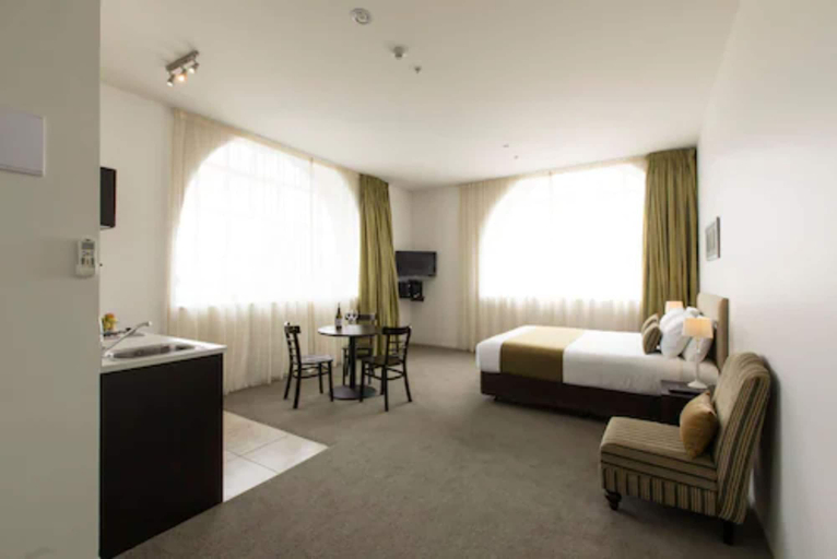 Bedroom 2, Quest on London, Hamilton