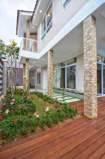 Exterior & Views 2, Villa Kota Bunga Puncak 4 Bedroom, Cianjur