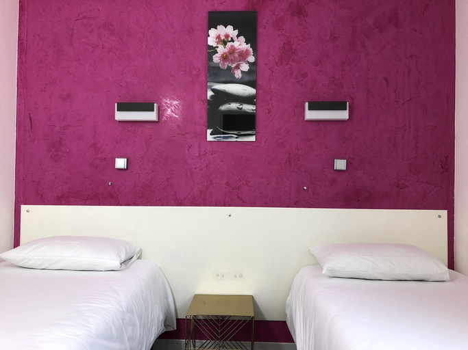 Bedroom 3, Halt Hotel, Hérault