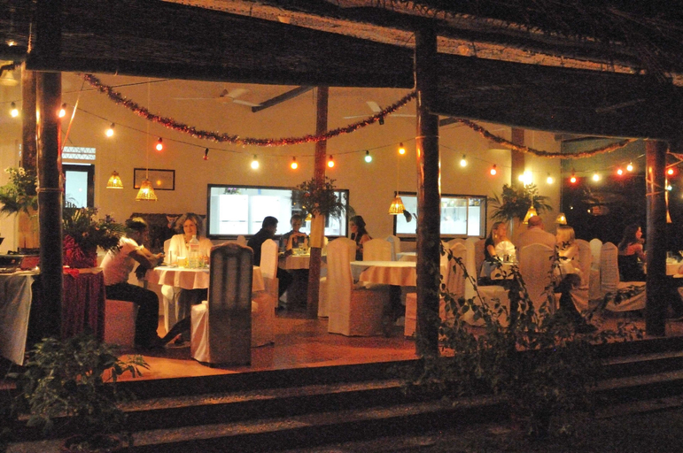 Food & Drinks 5, Dalmanuta Gardens, Beruwala