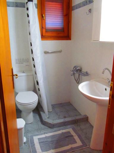 Bathroom 3, Pandora Studios, Thessaly