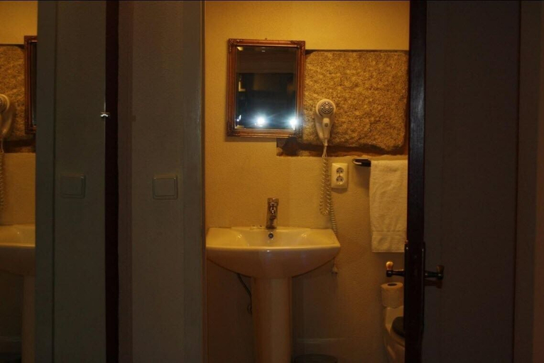Bathroom, Residencia Pedra Antiga, Porto