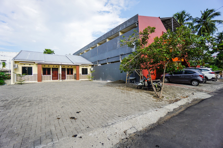 Exterior & Views 2, OYO 1720 A2b Residence, Manado