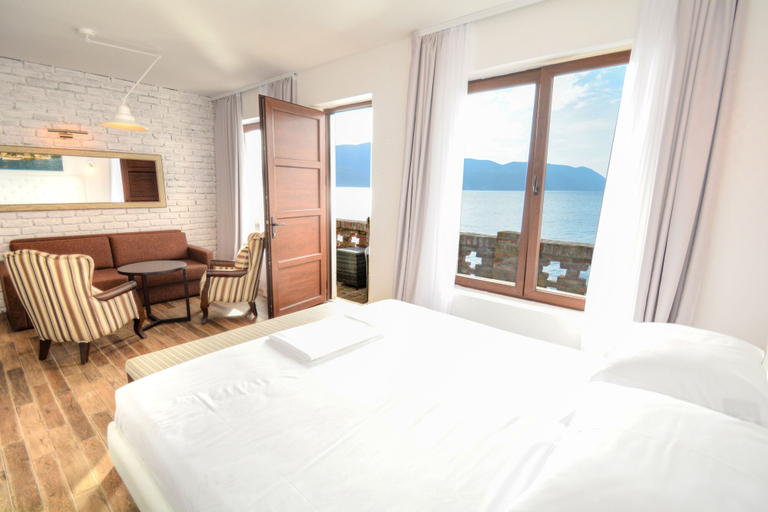 Bedroom 3, Forte Rose